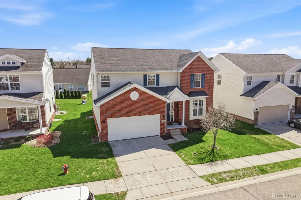 59625 Twin Pines Drive Lyon Charter Township MI 48165