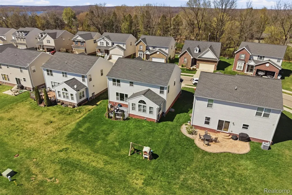 59625 Twin Pines Drive Lyon Charter Township MI 48165