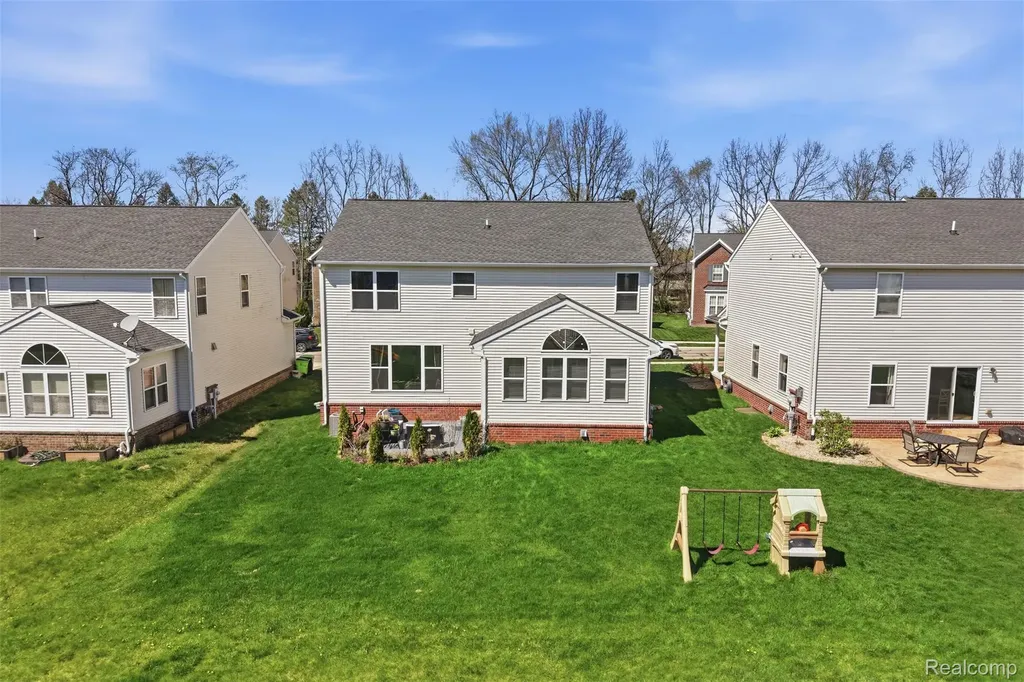 59625 Twin Pines Drive Lyon Charter Township MI 48165