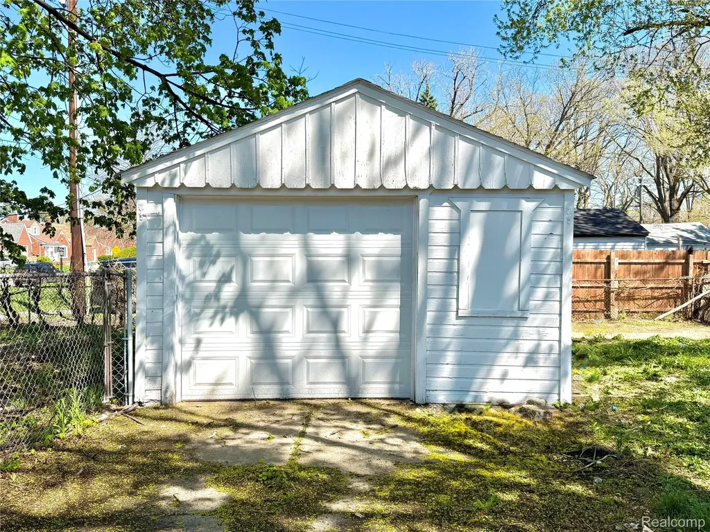 7200 W Outer Drive Detroit City MI 48235