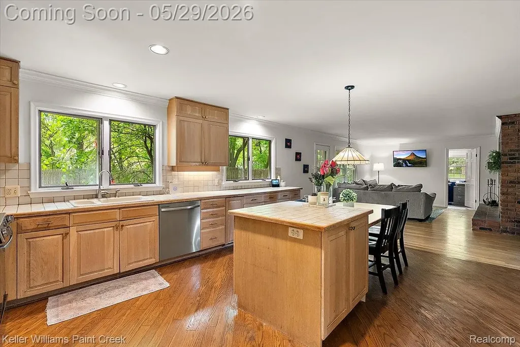 5795 Thorny Ash Road Oakland Charter Township MI 48306