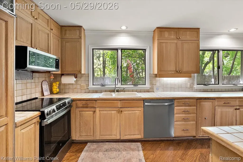 5795 Thorny Ash Road Oakland Charter Township MI 48306