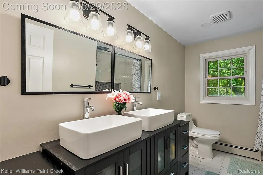 5795 Thorny Ash Road Oakland Charter Township MI 48306