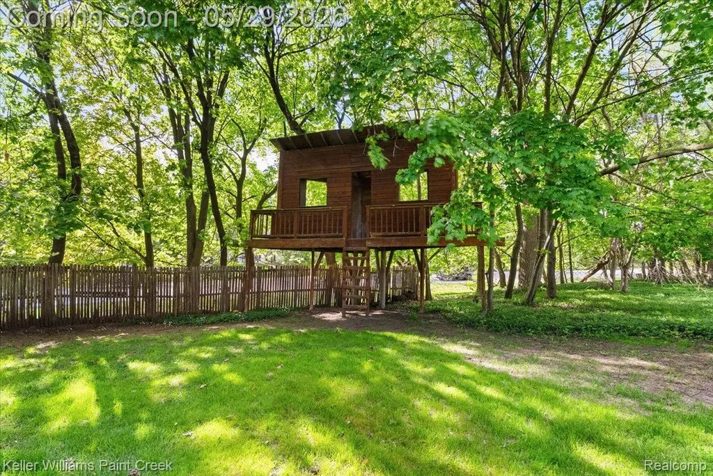 5795 Thorny Ash Road Oakland Charter Township MI 48306