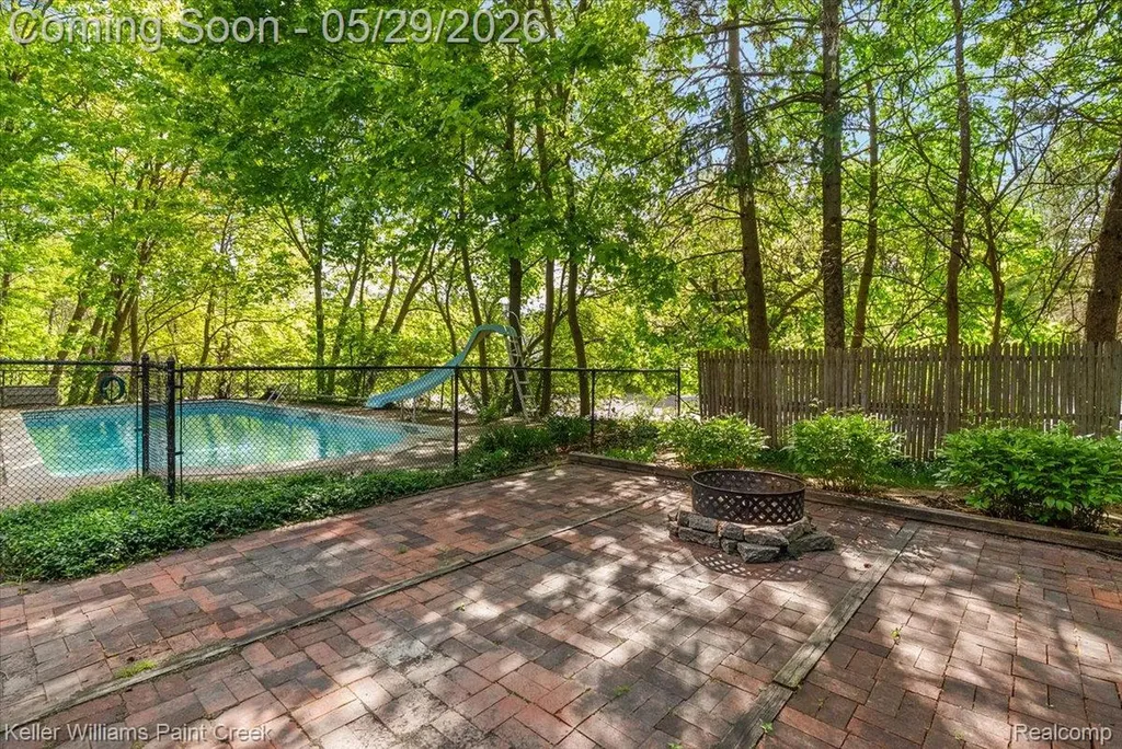 5795 Thorny Ash Road Oakland Charter Township MI 48306