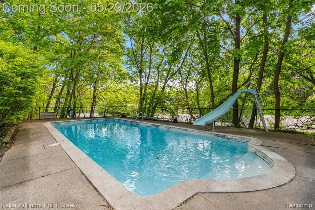5795 Thorny Ash Road Oakland Charter Township MI 48306