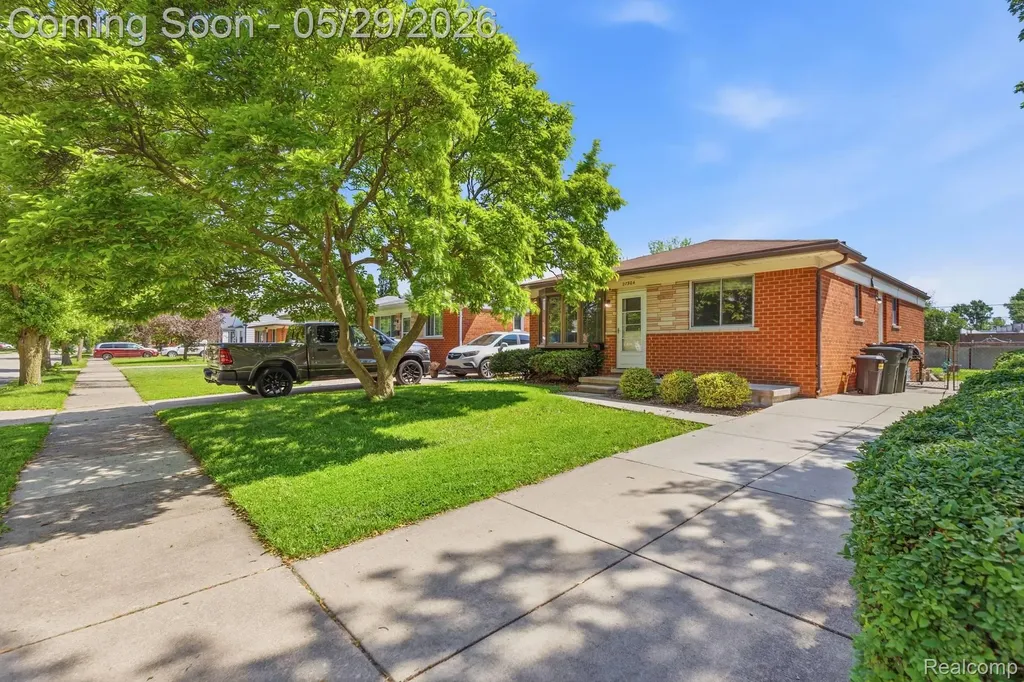 27904 Glenwood Street St. Clair Shores City MI 48081