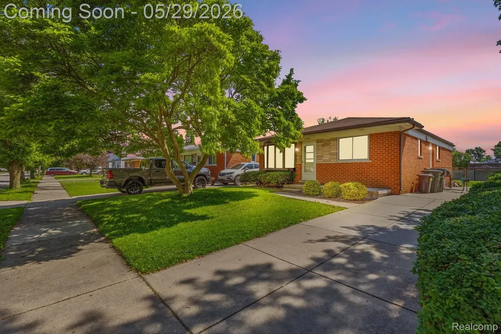 27904 Glenwood Street St. Clair Shores City MI 48081