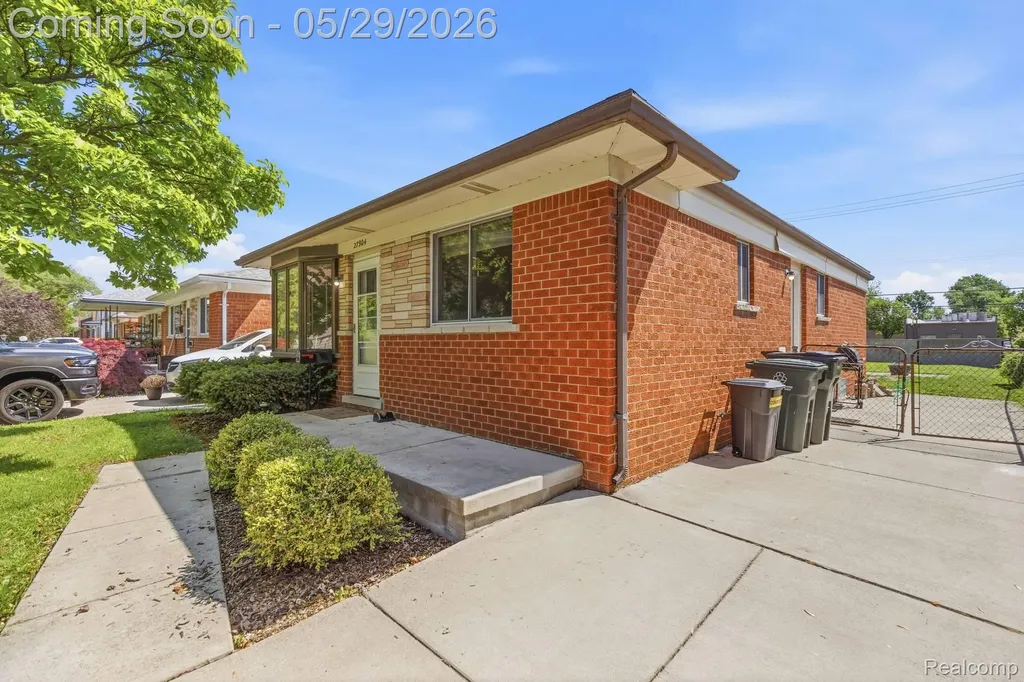 27904 Glenwood Street St. Clair Shores City MI 48081