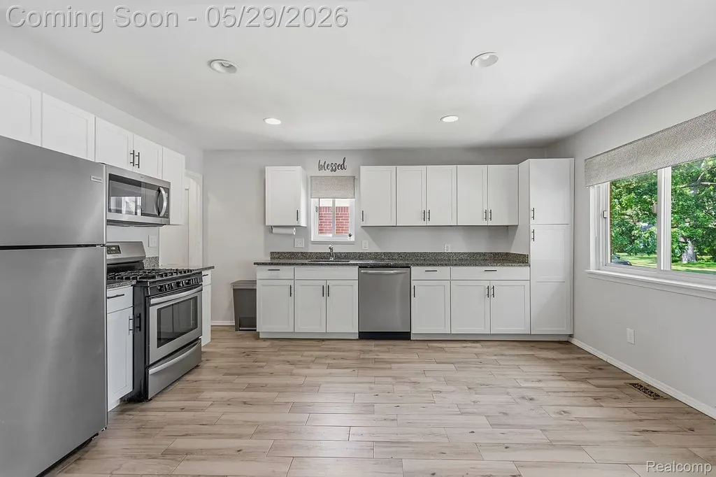 27904 Glenwood Street St. Clair Shores City MI 48081