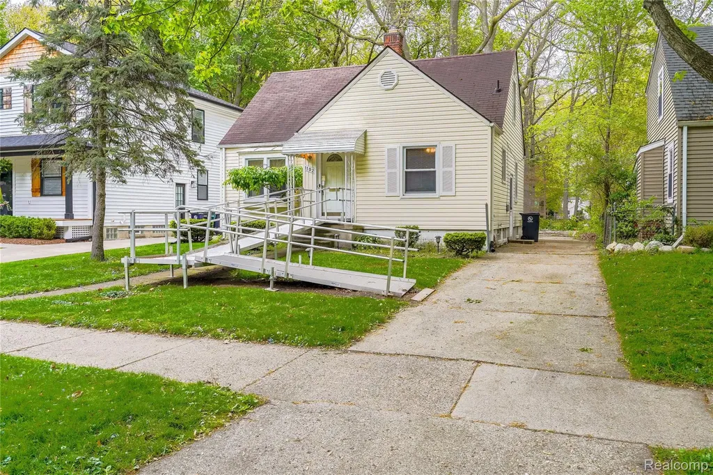 1102 N Vermont Avenue Royal Oak City MI 48067