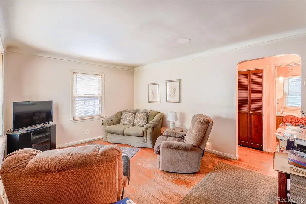 1102 N Vermont Avenue Royal Oak City MI 48067