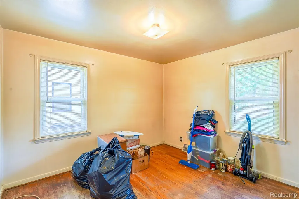 1102 N Vermont Avenue Royal Oak City MI 48067