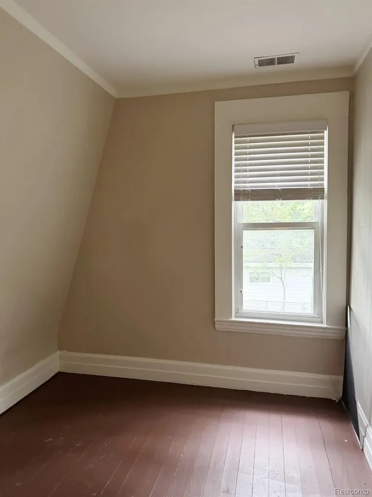 21438 Hamilton Avenue Farmington Hills City MI 48336
