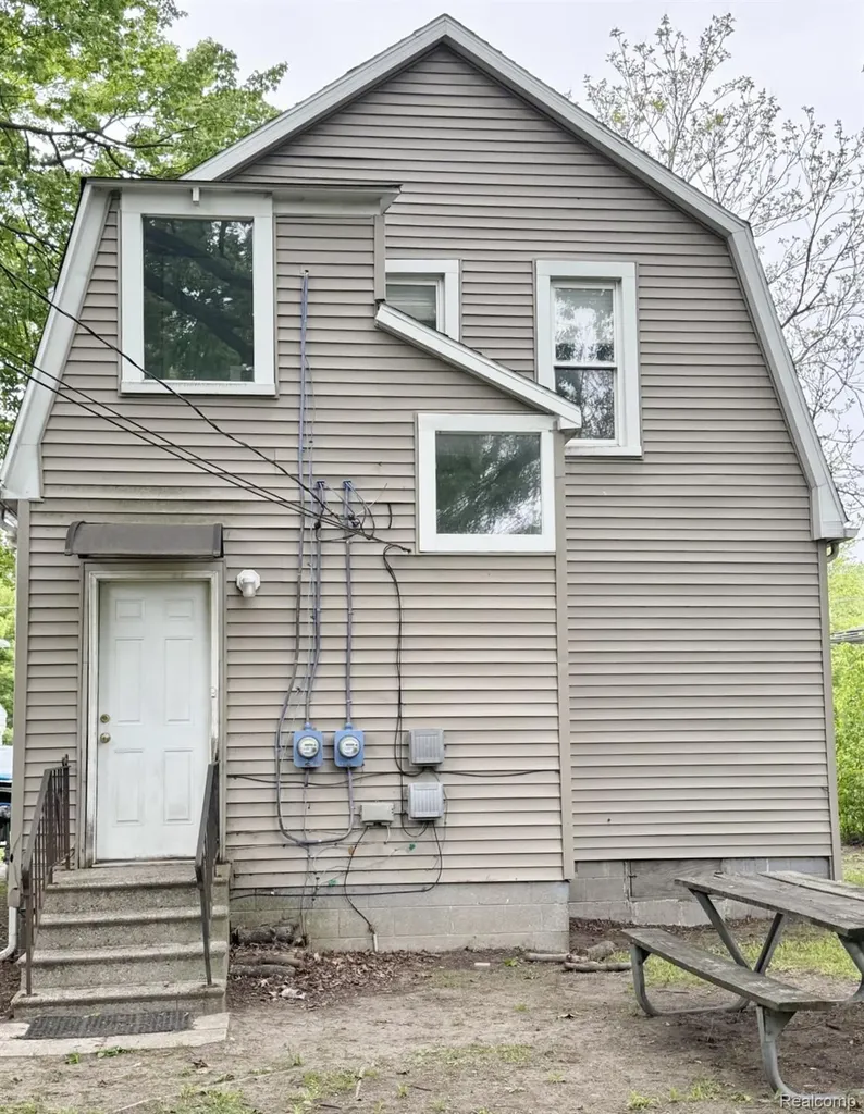 21438 Hamilton Avenue Farmington Hills City MI 48336