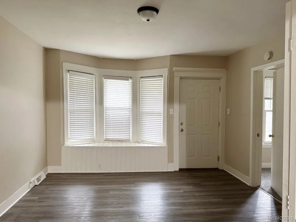 21438 Hamilton Avenue Farmington Hills City MI 48336