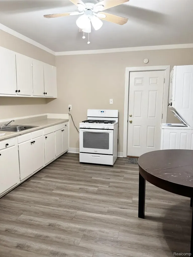 21438 Hamilton Avenue Farmington Hills City MI 48336