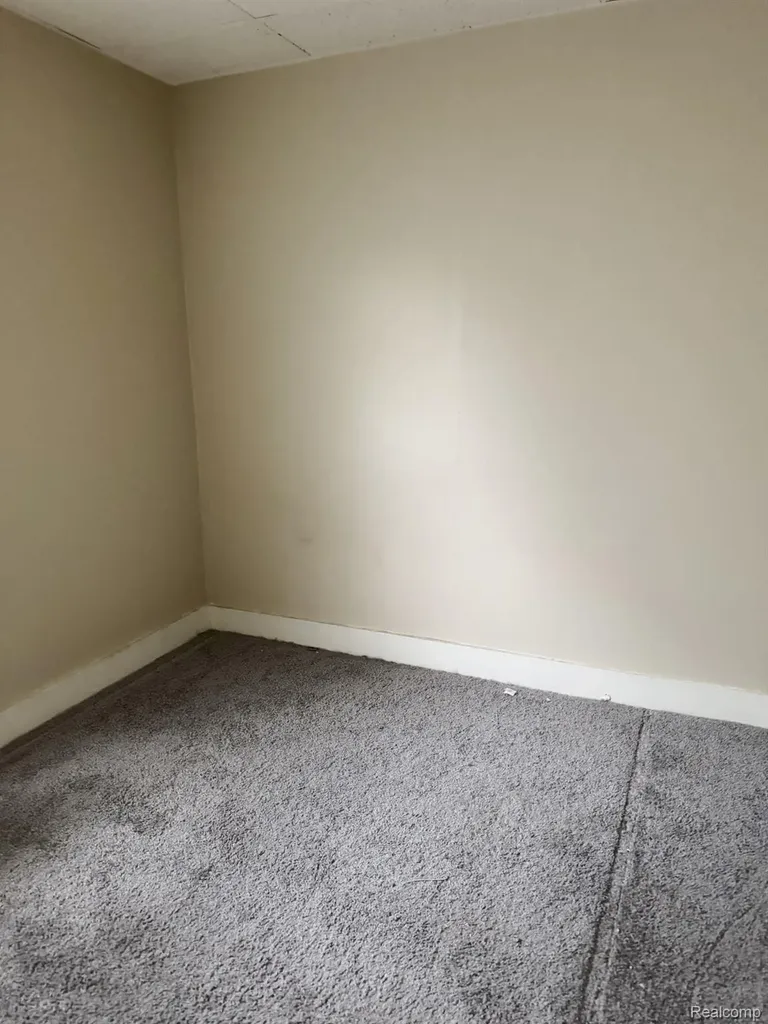 21438 Hamilton Avenue Farmington Hills City MI 48336