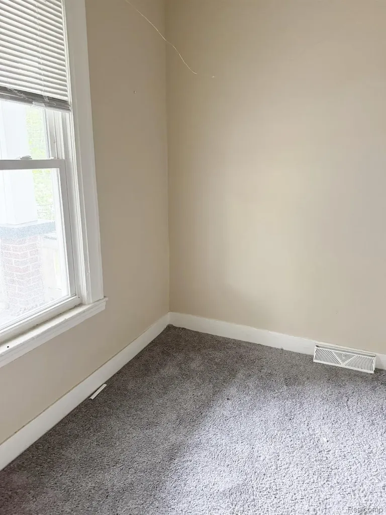 21438 Hamilton Avenue Farmington Hills City MI 48336