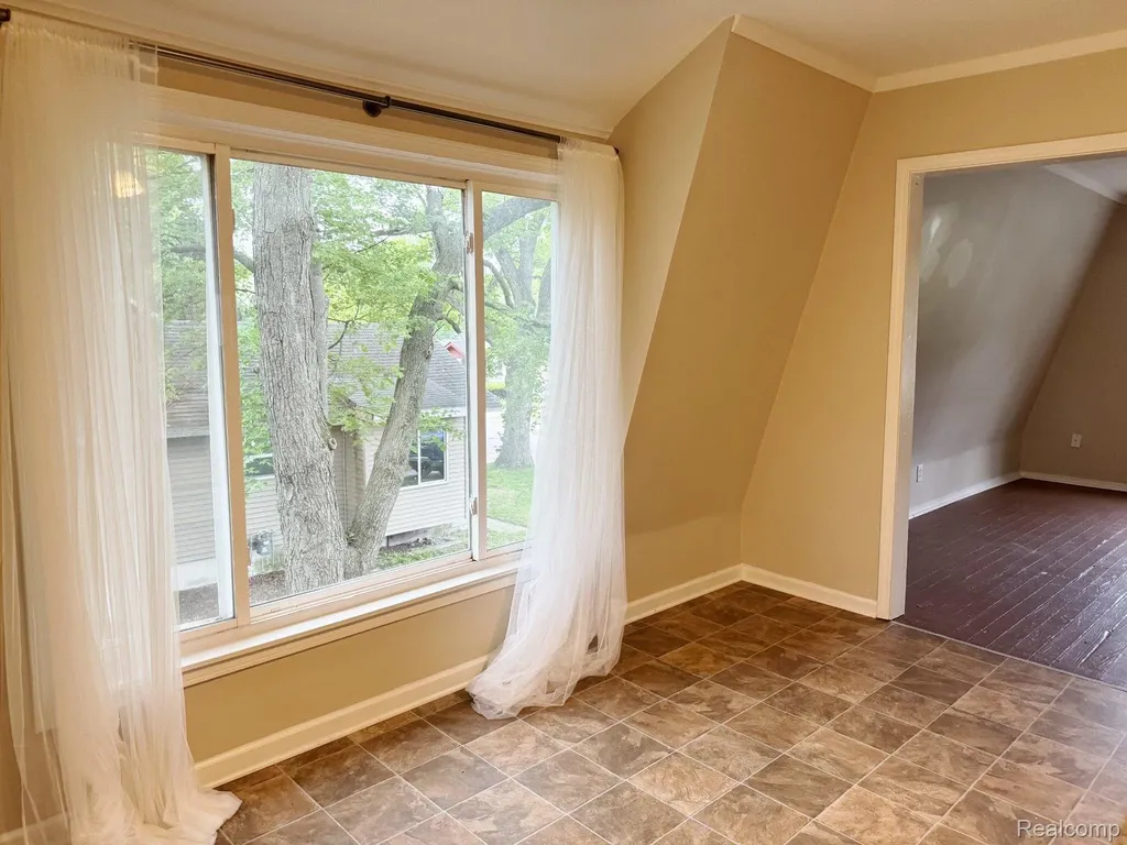 21438 Hamilton Avenue Farmington Hills City MI 48336