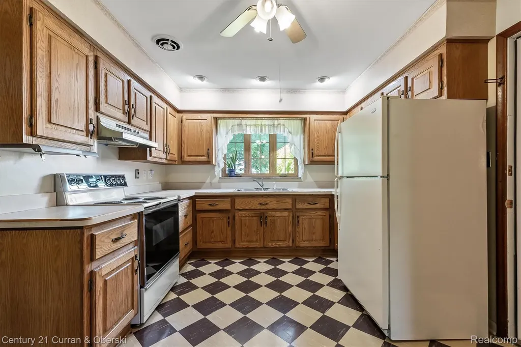 1720 Willowood Road Rochester Hills City MI 48307
