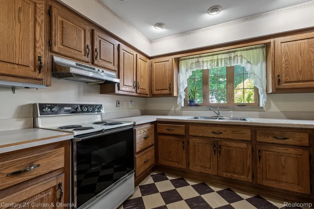 1720 Willowood Road Rochester Hills City MI 48307