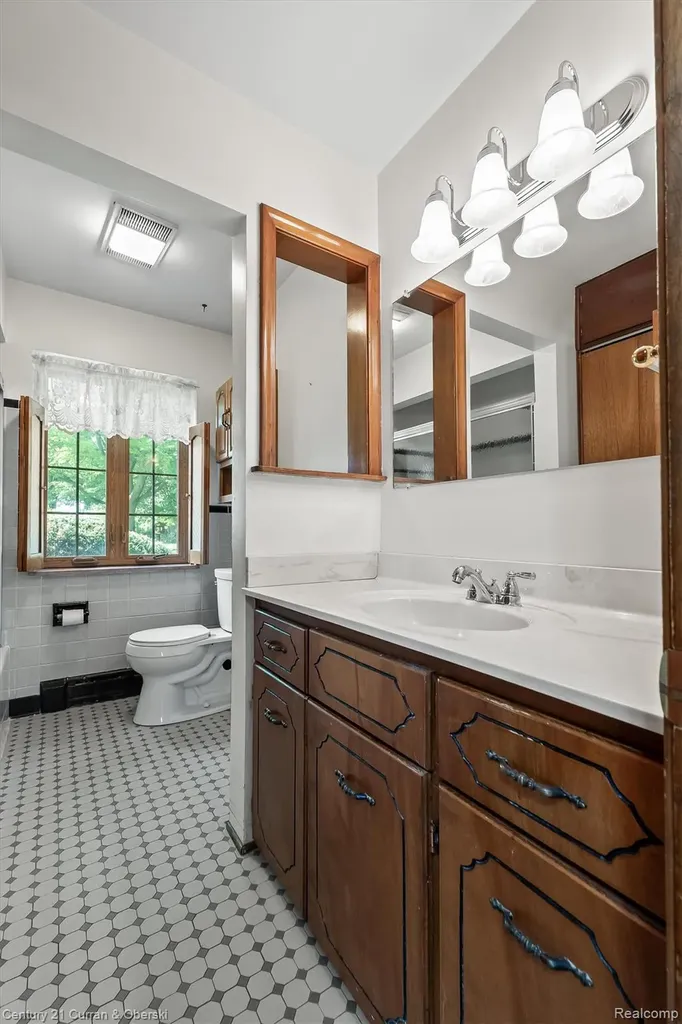 1720 Willowood Road Rochester Hills City MI 48307