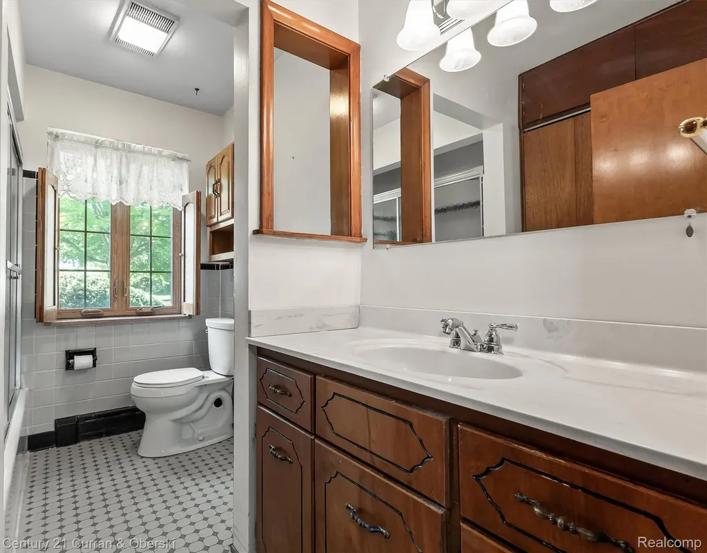 1720 Willowood Road Rochester Hills City MI 48307
