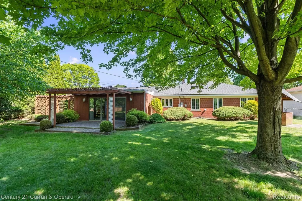 1720 Willowood Road Rochester Hills City MI 48307