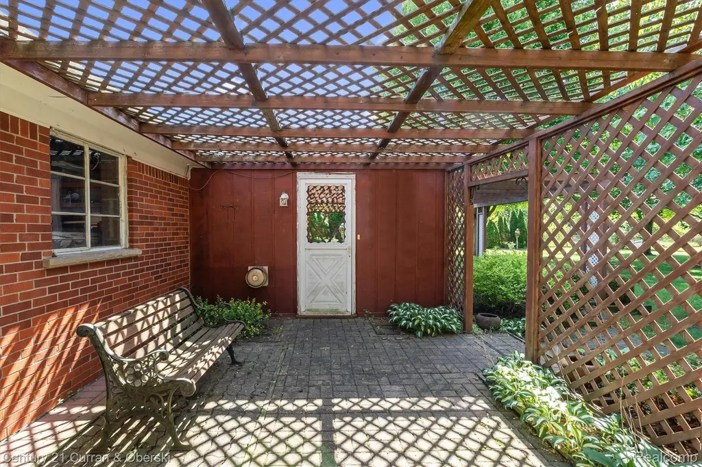 1720 Willowood Road Rochester Hills City MI 48307