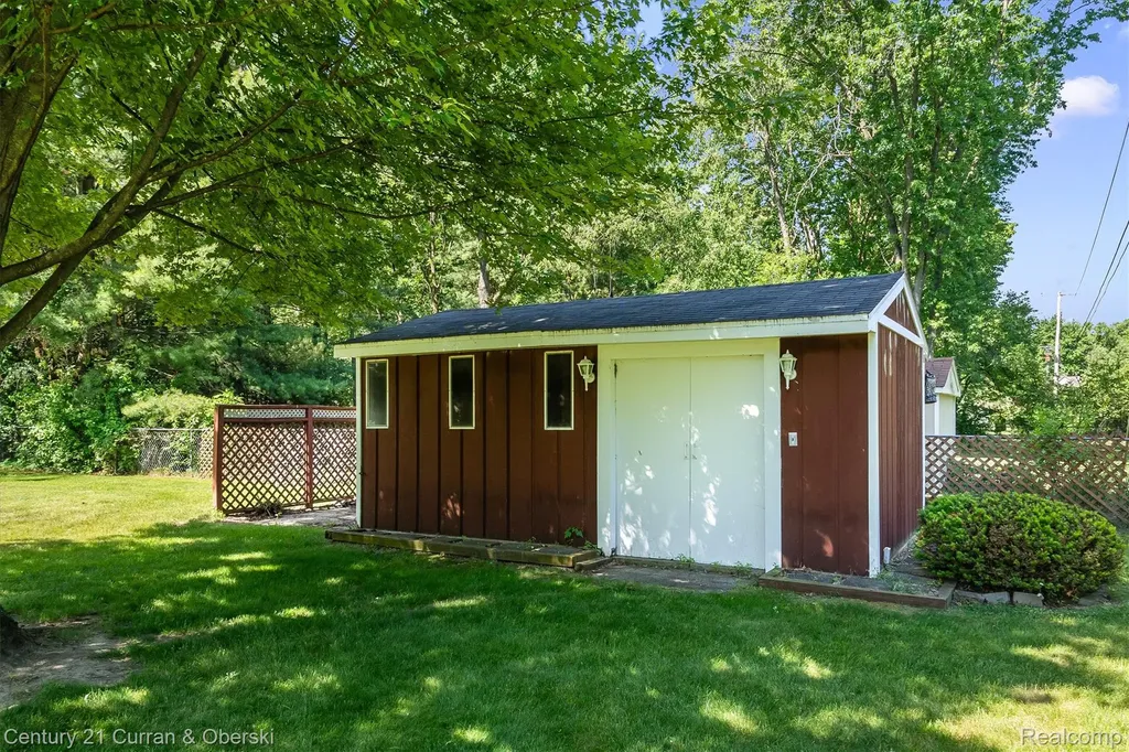 1720 Willowood Road Rochester Hills City MI 48307