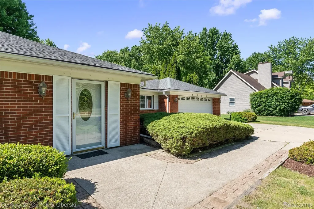 1720 Willowood Road Rochester Hills City MI 48307