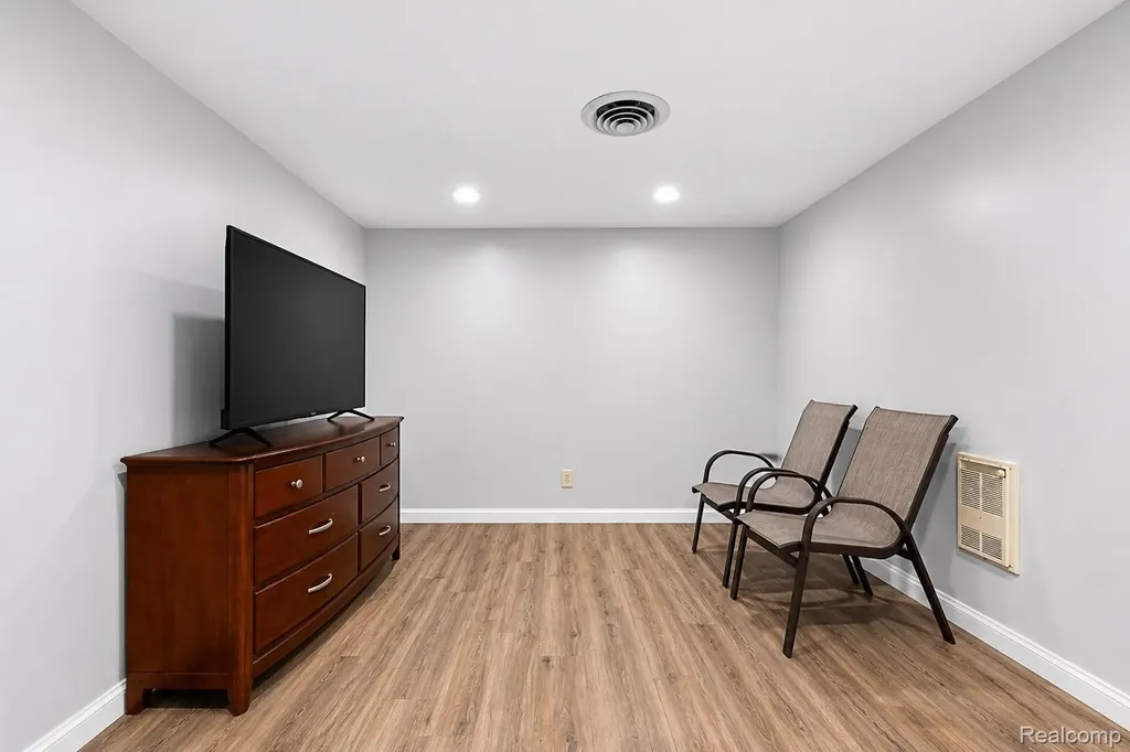 13 Timberlane Court Dearborn City MI 48126