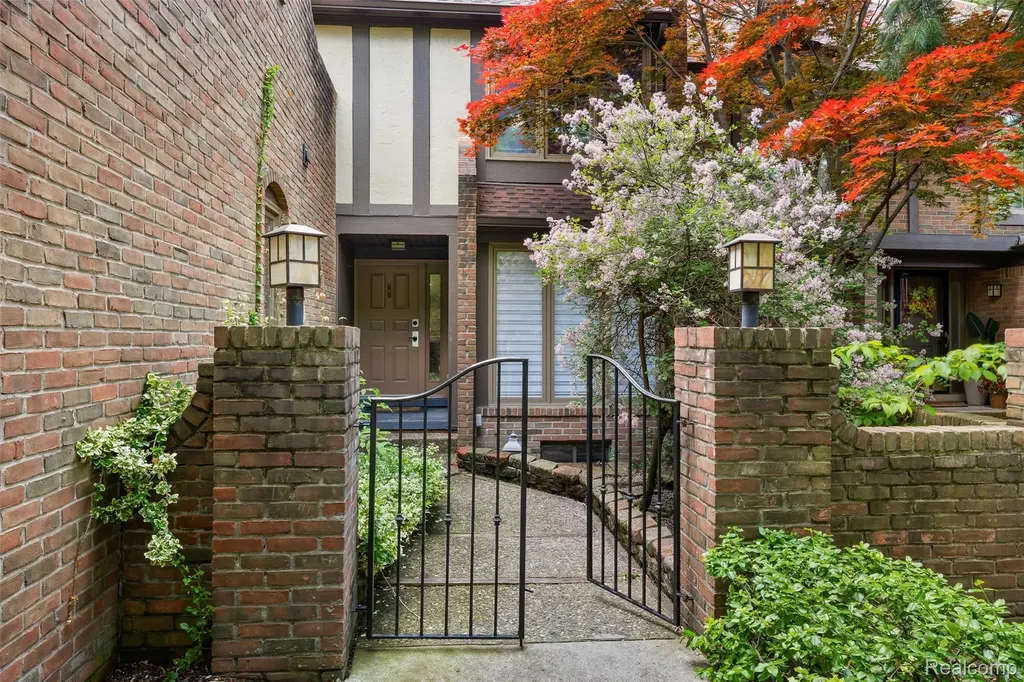 13 Timberlane Court Dearborn City MI 48126