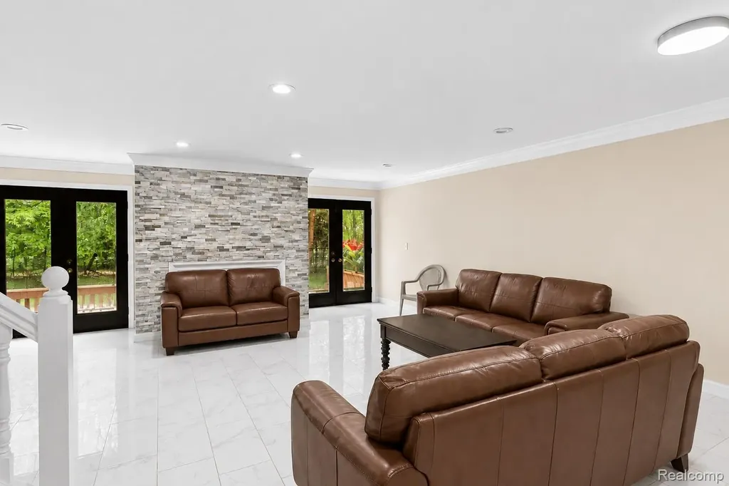 13 Timberlane Court Dearborn City MI 48126