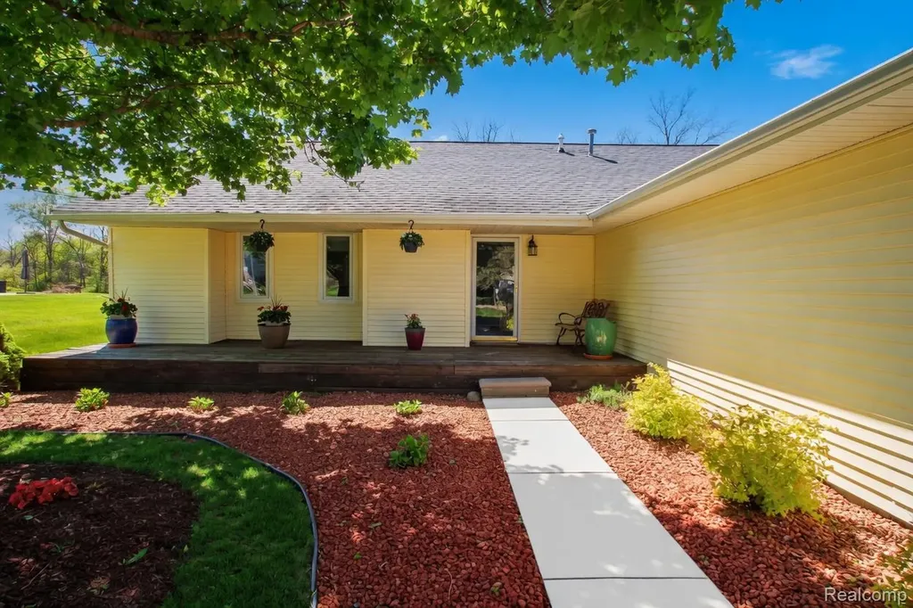 8336 Rondale Drive Grand Blanc Charter Township MI 48439