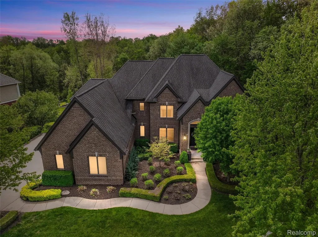 2761 Plum Creek Drive Oakland Charter Township MI 48363