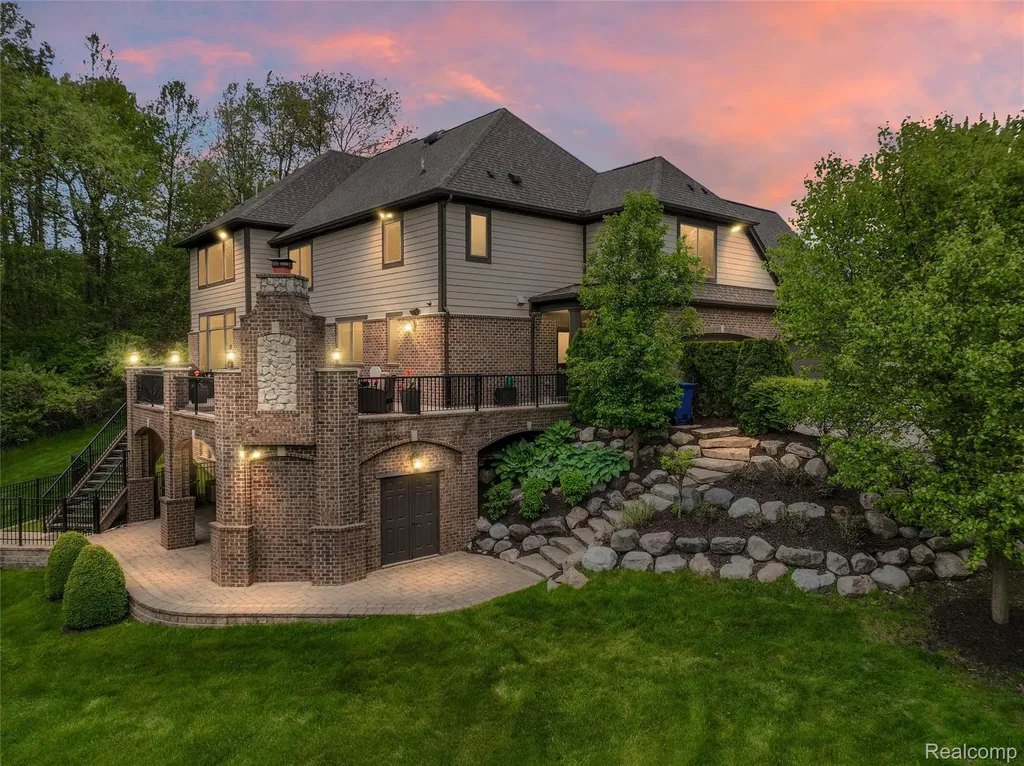 2761 Plum Creek Drive Oakland Charter Township MI 48363