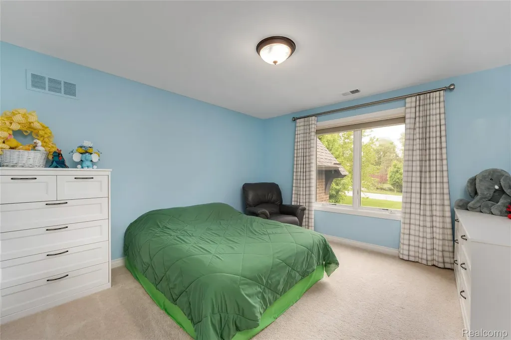 2761 Plum Creek Drive Oakland Charter Township MI 48363