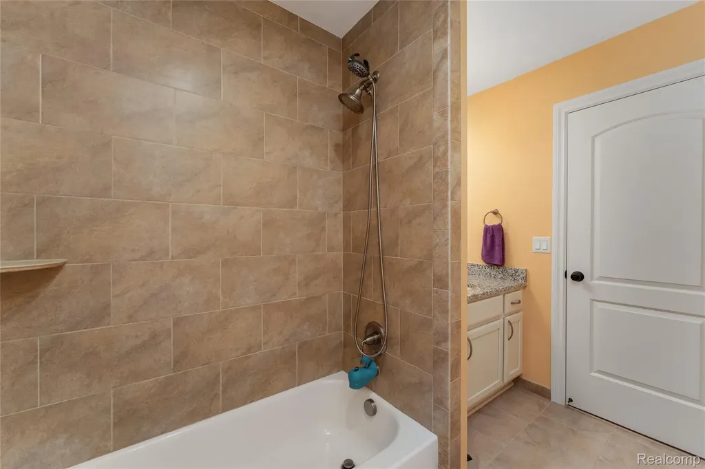 2761 Plum Creek Drive Oakland Charter Township MI 48363