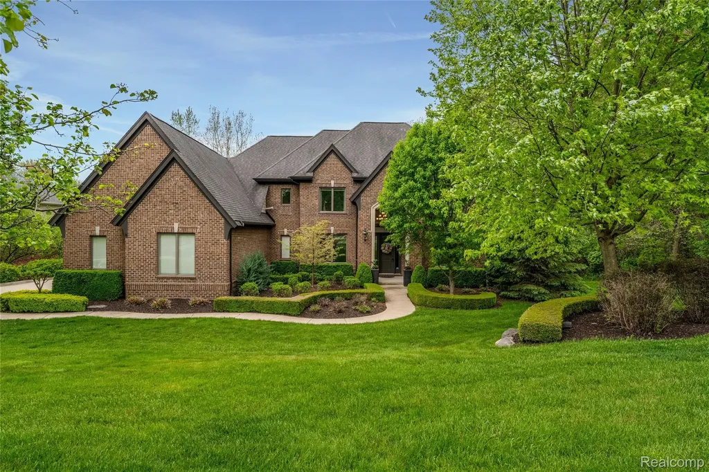 2761 Plum Creek Drive Oakland Charter Township MI 48363