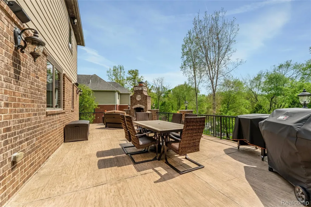 2761 Plum Creek Drive Oakland Charter Township MI 48363