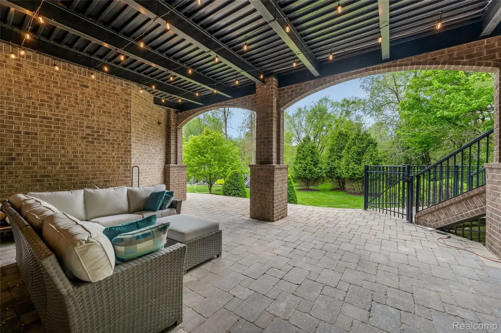 2761 Plum Creek Drive Oakland Charter Township MI 48363