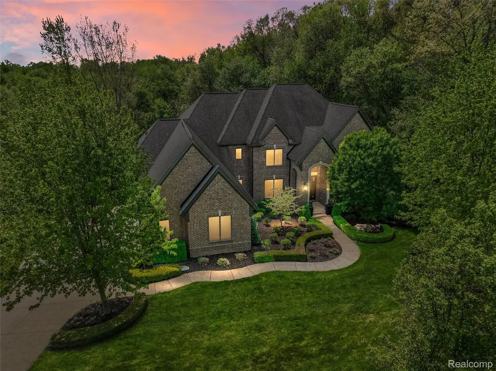 2761 Plum Creek Drive Oakland Charter Township MI 48363