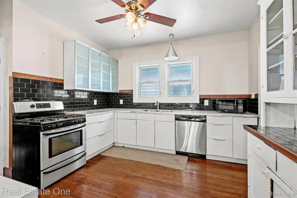 2965 Fischer Street Detroit City MI 48214