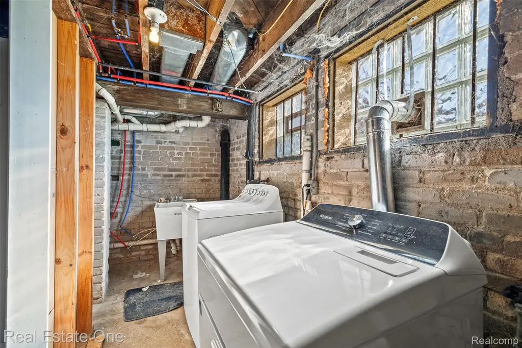 2965 Fischer Street Detroit City MI 48214