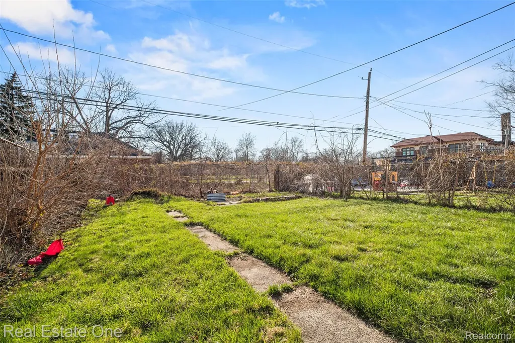 2965 Fischer Street Detroit City MI 48214