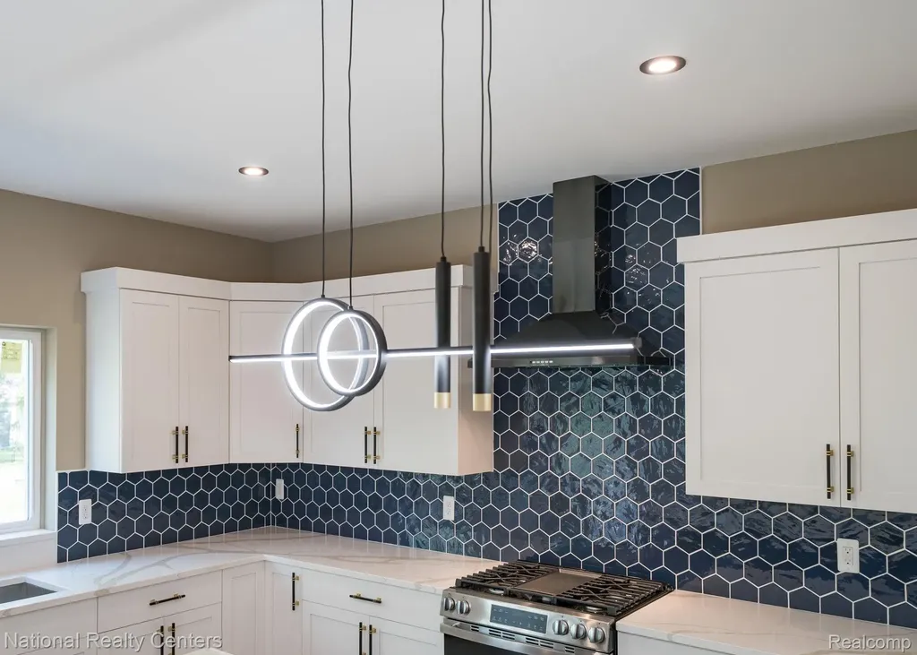 2828 S Livernois Road Rochester Hills City MI 48307