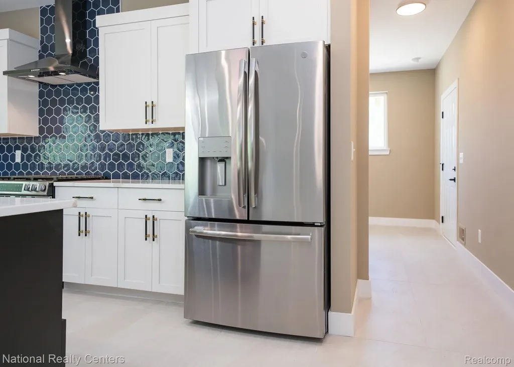 2828 S Livernois Road Rochester Hills City MI 48307