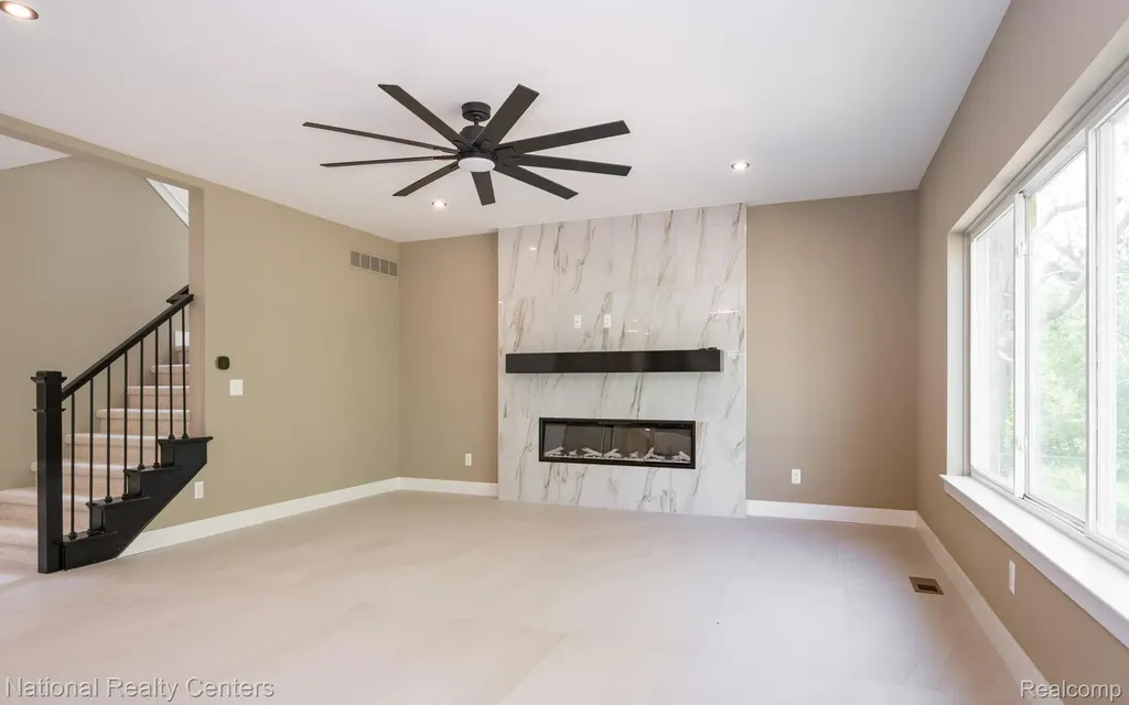 2828 S Livernois Road Rochester Hills City MI 48307